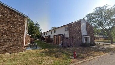 351 W Fairview Ave in Baltimore, OH - Building Photo - Building Photo