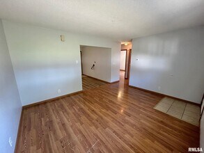 404 E Madison St-Unit -K in Auburn, IL - Building Photo - Building Photo