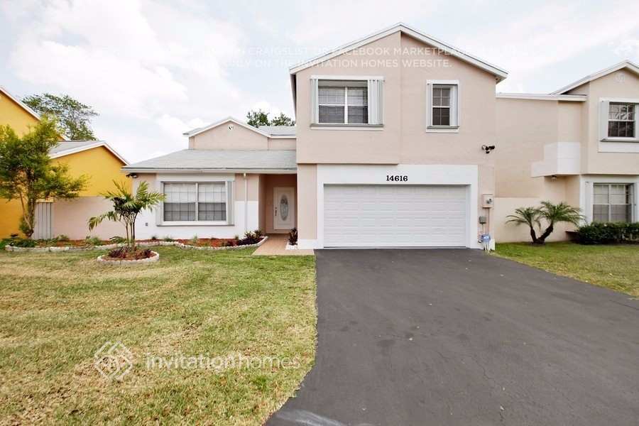 14616 SW 95th Ln in Miami, FL - Building Photo