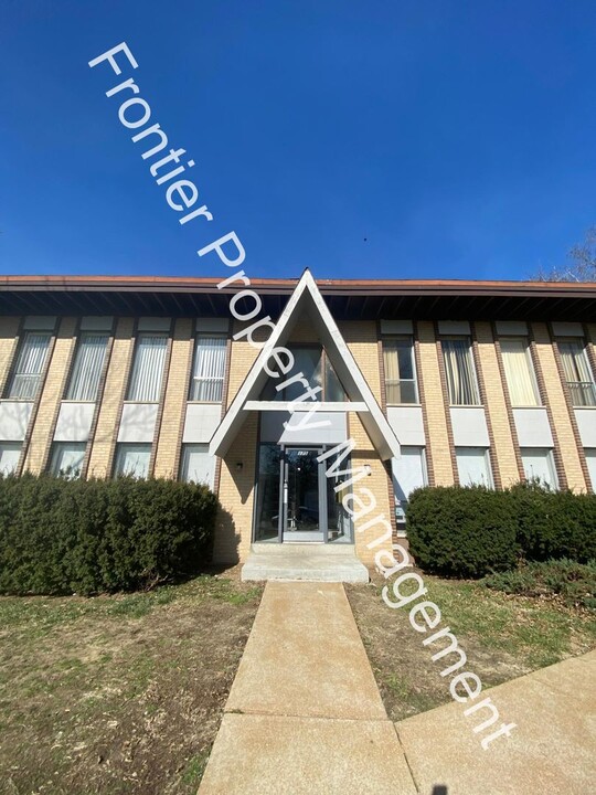 175 Reeb Ln in Florissant, MO - Foto de edificio