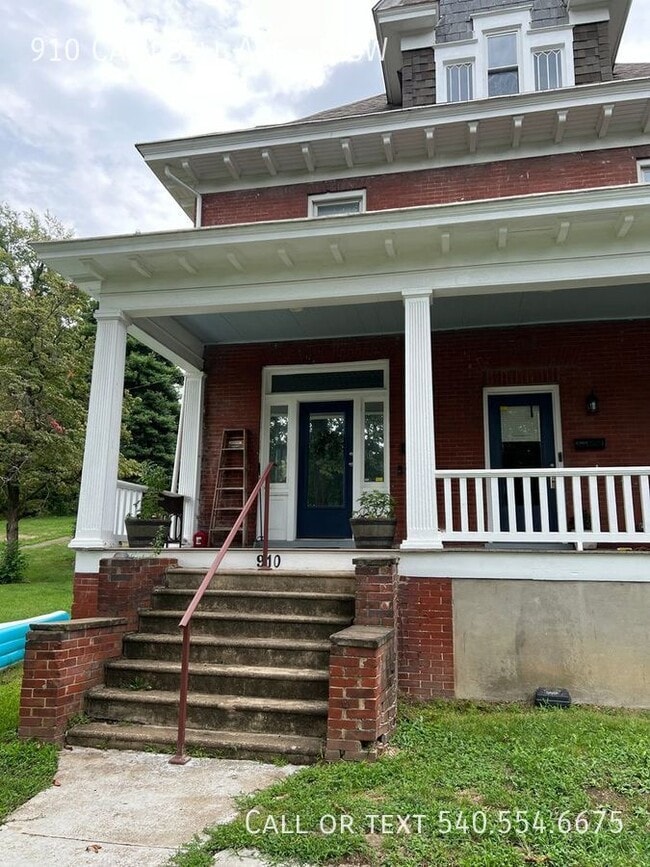 property at 910 Campbell Ave SE
