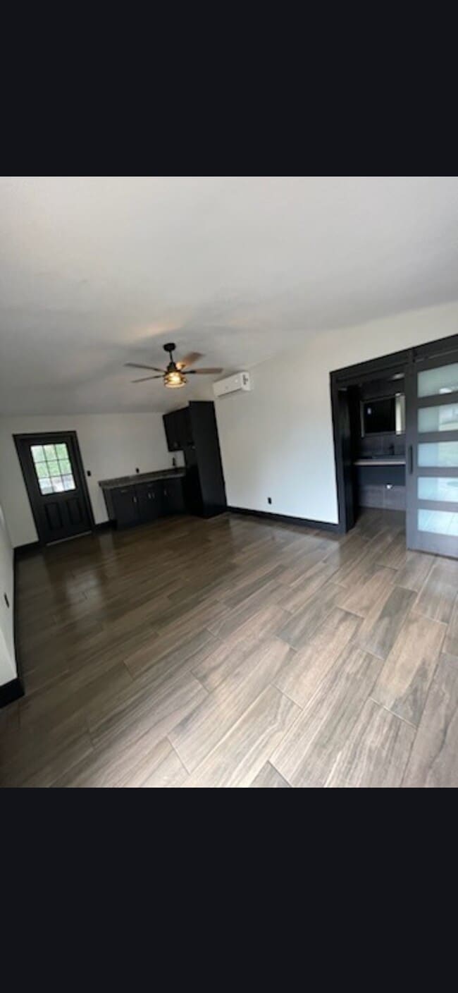 7009 Kingsbury Cir, Unit Hard Rock Studio Apartmen in Tampa, FL - Foto de edificio - Building Photo