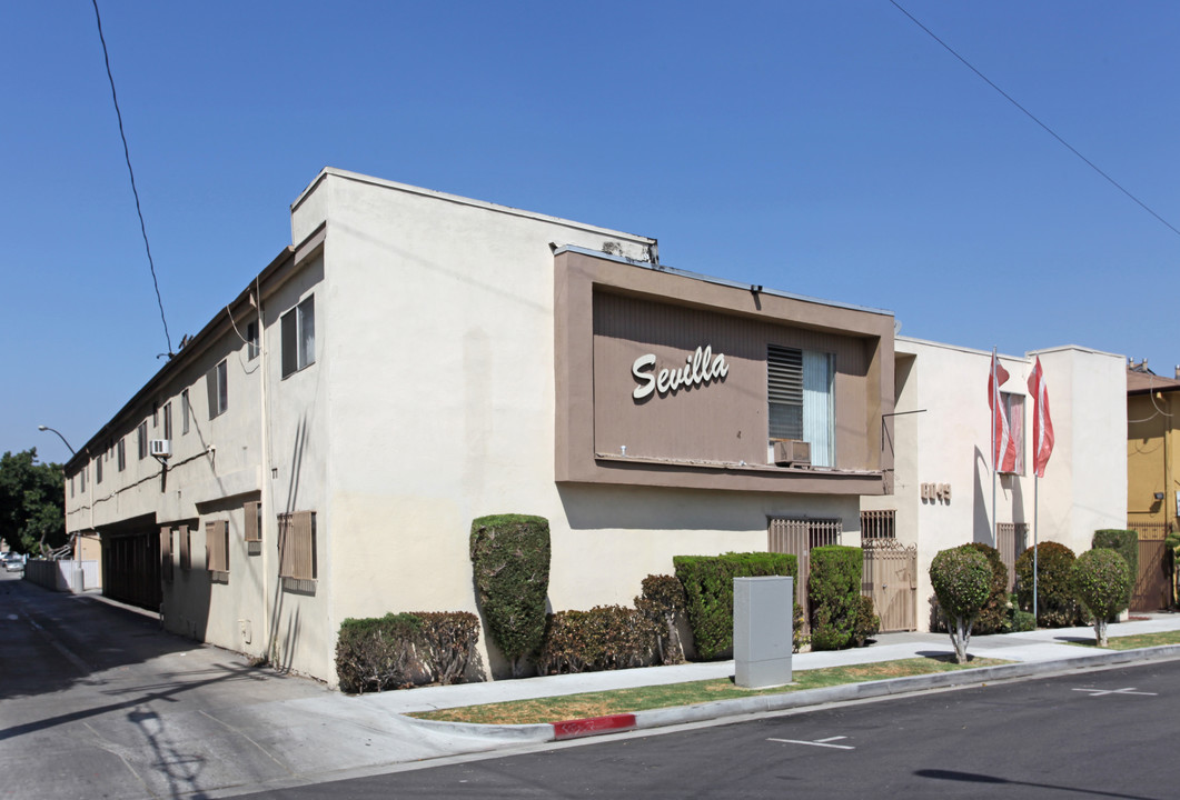 Aqua Capri Apartments in Huntington Park, CA - Building Photo