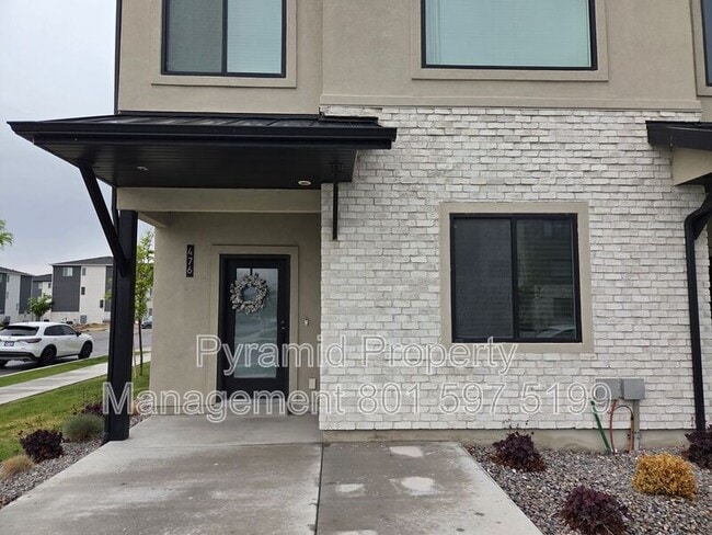 property at 476 S 900 W