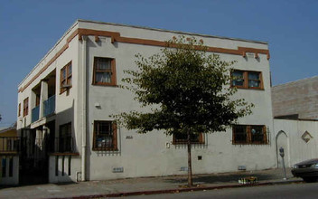 5456 Lawton Ave in Oakland, CA - Building Photo - Building Photo