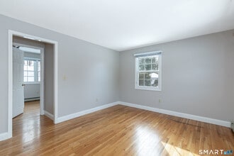 10 Apple Tree Rd in Bethel, CT - Building Photo - Building Photo