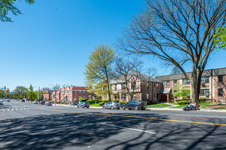 76-03 Ditmars Blvd in East Elmhurst, NY - Building Photo - Building Photo