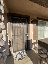 402 N Amador St in Visalia, CA - Foto de edificio - Building Photo