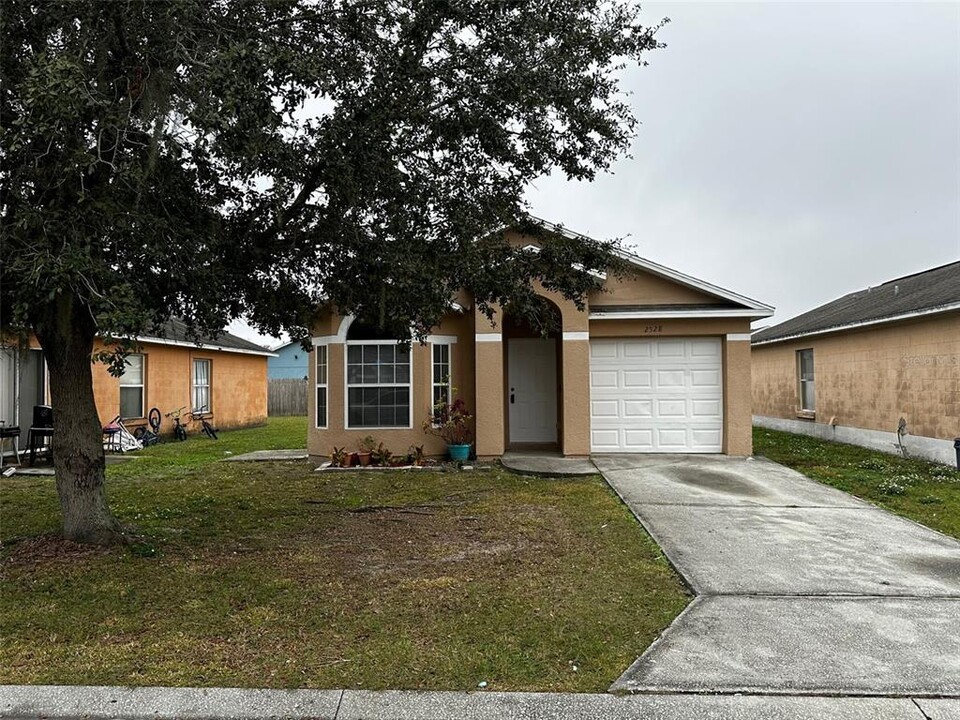 2528 Daffadil Terrace in Sanford, FL - Building Photo