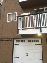 16 Hermosa Ave, Unit B in Hermosa Beach, CA - Foto de edificio - Building Photo