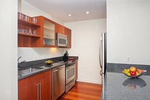 17 Otis St, Unit 503 Apartamentos