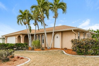 923 SE 19th St in Cape Coral, FL - Building Photo - Building Photo