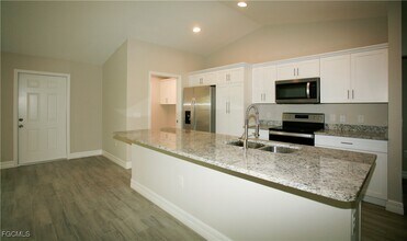 8445 Coral Dr in Ft. Myers, FL - Building Photo - Building Photo