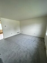 10 N Poplar Ct in Manchester, PA - Building Photo - Building Photo