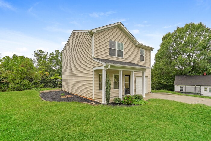 315 4th Ave N in Taylorsville, NC - Building Photo