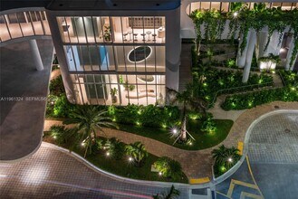 700 NE 24th St, Unit 2807 in Miami, FL - Building Photo - Building Photo