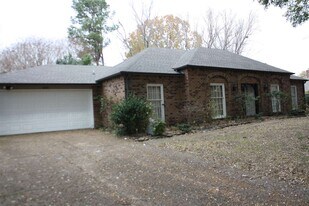 1833 Greensprings Ln in Memphis, TN - Building Photo
