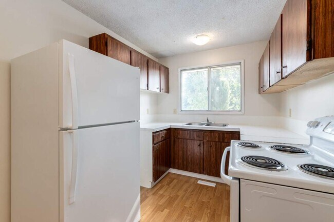 Ingram House in Brooks, AB - Building Photo - Building Photo