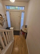 16189 SW Holland Ln in Sherwood, OR - Foto de edificio - Building Photo