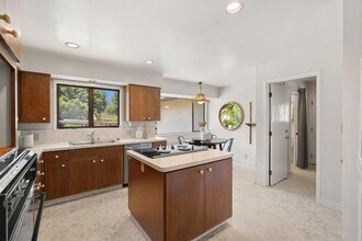 17 Oak St in Los Altos, CA - Building Photo - Building Photo