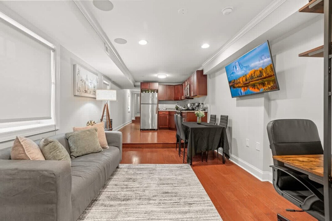 602 S 2nd St in Philadelphia, PA - Building Photo