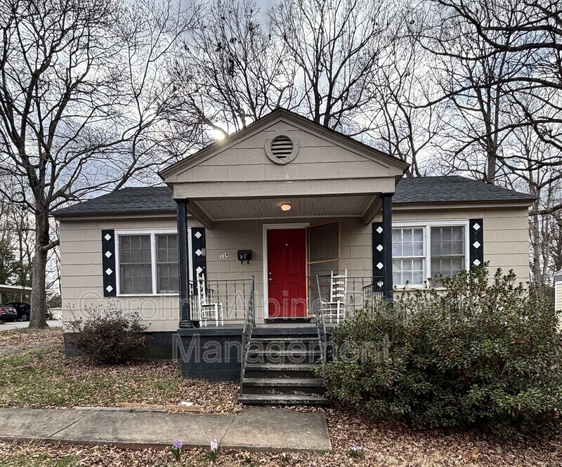 124 S Pine St in Lowell, NC - Building Photo