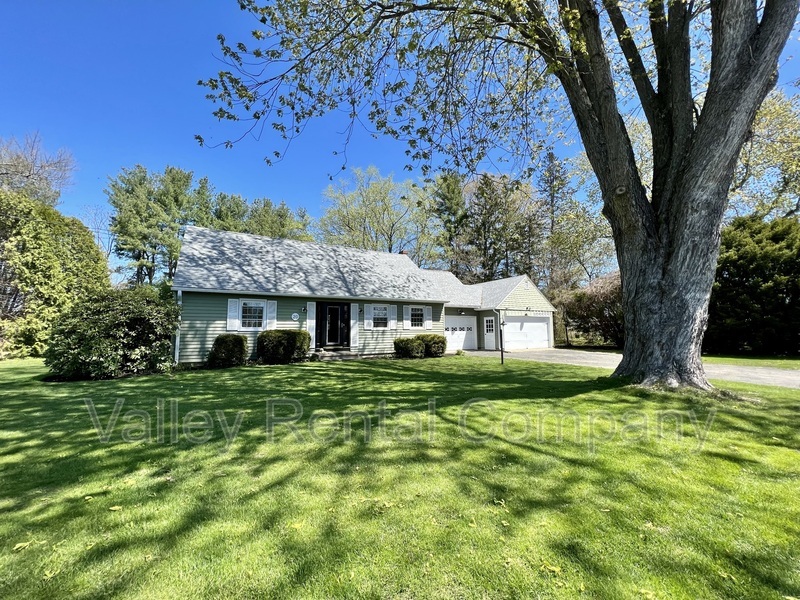 20 Newton Ln in Hadley, MA - Foto de edificio