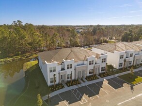 1398 PEACEFUL NATURE Way in Clermont, FL - Foto de edificio - Building Photo