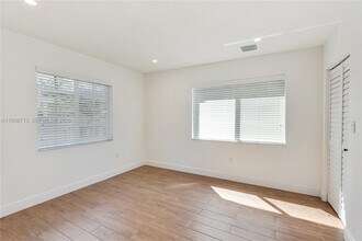 1333 SW 16th St in Miami, FL - Building Photo - Building Photo