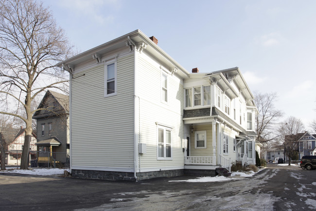 315 Woodward Ave in Kalamazoo, MI - Foto de edificio - Building Photo