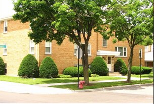 4400 N Mango Ave, Unit 1N in Chicago, IL - Building Photo