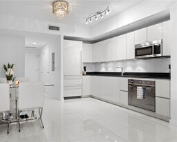 1010 Brickell Ave in Miami, FL - Building Photo
