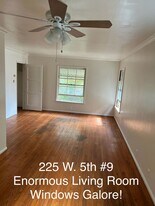 225 W 5th St in Long Beach, CA - Building Photo