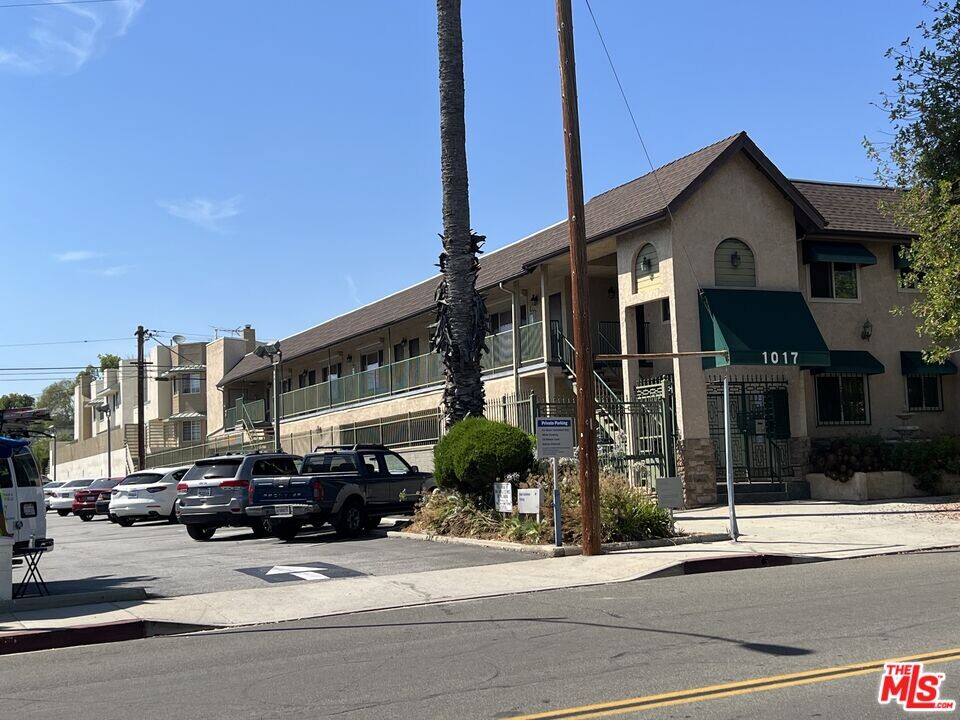 1017 Sonora Ave in Glendale, CA - Building Photo
