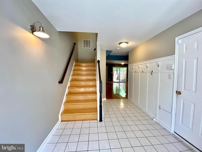 8381 Jovin Cir in Springfield, VA - Building Photo - Building Photo
