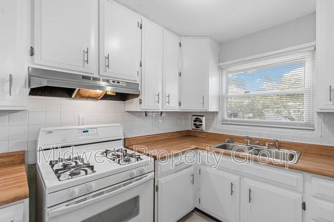 property at 1145 Scott Ave