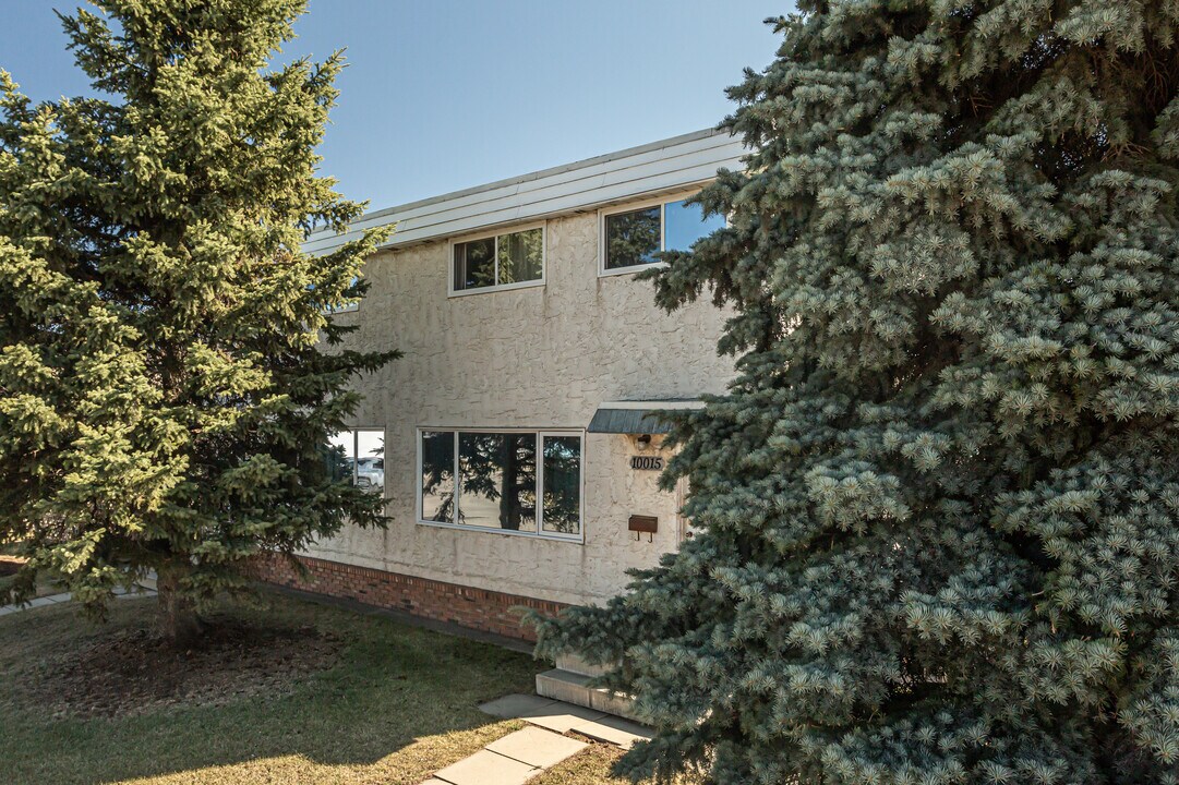 10015-10017 71 St NW in Edmonton, AB - Building Photo