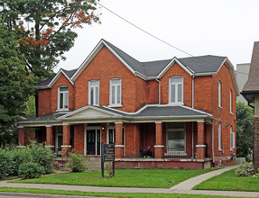 Stinson Manor in Hamilton, ON - Building Photo - Primary Photo