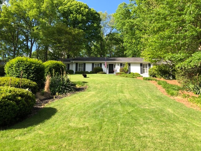 315 Dartmoor Cir in Atlanta, GA - Building Photo - Building Photo