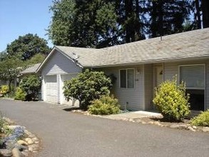 Foster Apartments in Portland, OR - Foto de edificio - Building Photo