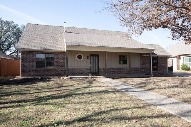 1929 N Lake Trail in Denton, TX - Building Photo - Building Photo