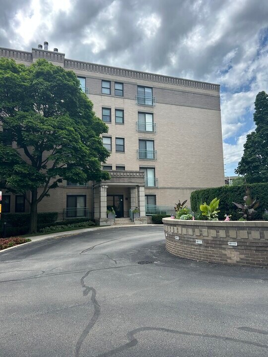 4757 Howard St in Skokie, IL - Building Photo