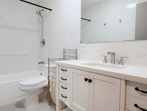 724 NE 3rd St in Hallandale Beach, FL - Building Photo - Building Photo