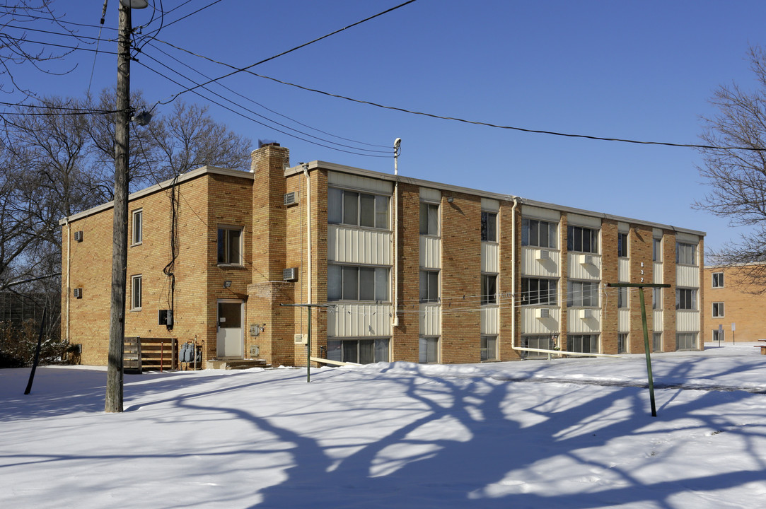 Fremont Court Apartments in Bloomington, MN - Foto de edificio