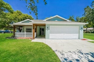 4369 Montano Ave in Spring Hill, FL - Building Photo