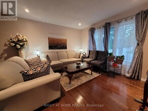 239 Highpointe Crescent in Ottawa, ON - Building Photo - Building Photo