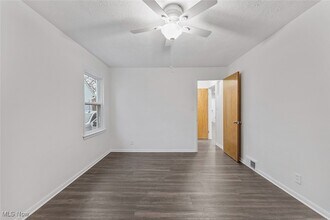 23815 Woodway Rd in Beachwood, OH - Building Photo - Building Photo