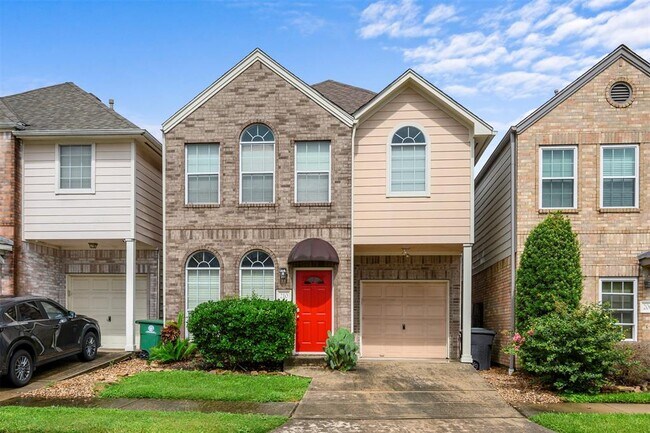 property at 210 Plaza Del Sol Park