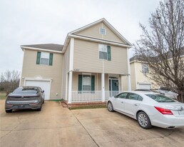 1093 Saint Andrews Ln in Starkville, MS - Building Photo