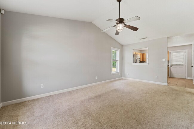 206 Streamwood Dr in Jacksonville, NC - Building Photo - Building Photo
